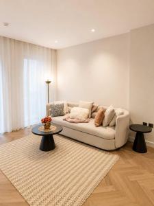 Modern 1 Bed apartment with Balcony