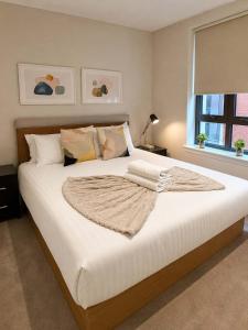 Modern 1 Bed apartment with Balcony