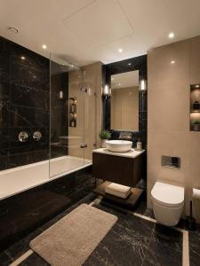 Modern 1 Bed apartment with Balcony