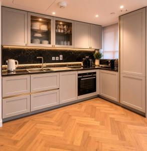 Modern 1 Bed apartment with Balcony