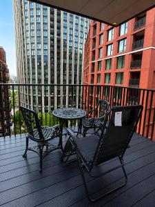 Modern 1 Bed apartment with Balcony