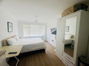Studio - Sleeps 2 - Wifi - Parking