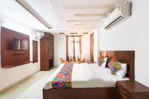 FabHotel The Royal Residency - Dashrathpuri Metro