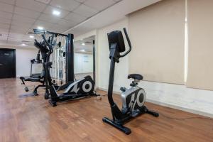 Free housekeeping visits during your stay - StayShort - Contemporary Studio Living in Sports City