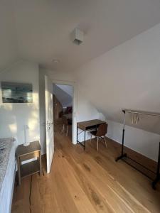 Bright 2BR Apartment with Balcony Near Downtown