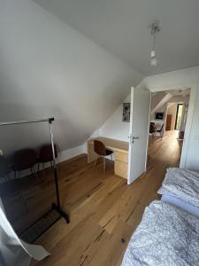Bright 2BR Apartment with Balcony Near Downtown