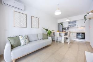 Lumi Apartment - with Pool & Garden view