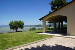 Villa Melissa with a pool in the tranquility of the hills with a view of Lake Trasimeno