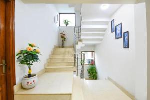 FabHotel The Lalit Vibes - Nr DLF Phase 2 & MG Road Metro