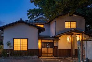 鶴Inn 贅沢な和モダン一軒家 3線利用可 関西空港 難波 梅田へ直通 無料駐車場あり 天籟