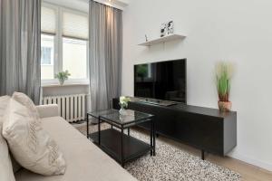 Comfortable Apartment for a Group of Friends in Gdańsk, Close to the City Center by Noclegi Renters