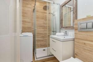 Cozy Pet-Friendly Apartment with Balcony by Noclegi Renters