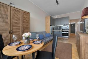 Cozy Pet-Friendly Apartment with Balcony by Noclegi Renters