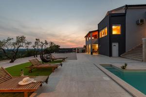Villa Pezer - private heated pool, sauna and jacuzzi