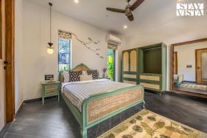 StayVista at Casa Riva with Pool & Lawn