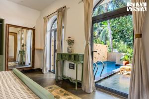 StayVista at Casa Riva with Pool & Lawn
