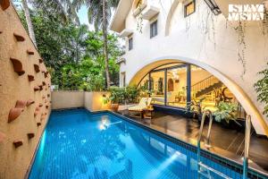 StayVista at Casa Riva with Pool & Lawn