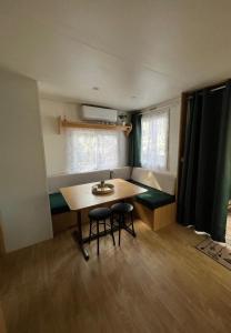Bright chalet close to the beach and town centre
