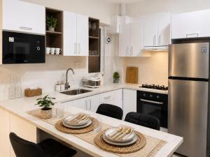 Spacious 3BR Balcony Airport Pickup Beach 5 Min
