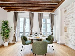 Spacious family flat - Le Marais