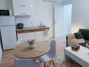 An apartment in the very center of the city for 8 guests Nearby are a tram stop and train station