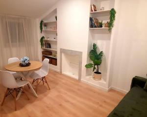 An apartment in the very center of the city for 8 guests Nearby are a tram stop and train station