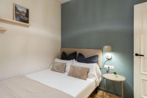 Modern stylish 3 bedroom Arco de Triunfo