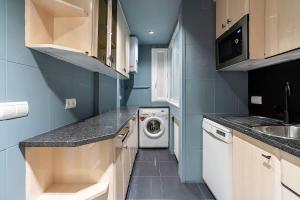 Modern stylish 3 bedroom Arco de Triunfo