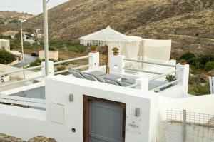 Asmeri Residence with Jacuzzi in Santorini