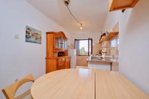 Apartments Martinscica 2240