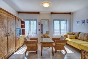 Apartments Martinscica 2240