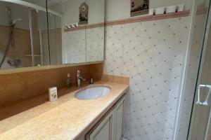 Apartment with terrace 100m from the beach
