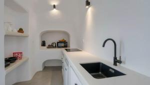 Artemis Sunset Santorini Stay Rooftop Jacuzzi View