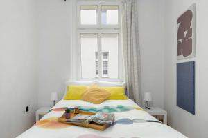Cozy Apartment in the City Center Near the Old Market Square by Noclegi Renters