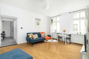 Cozy Apartment in the City Center Near the Old Market Square by Noclegi Renters