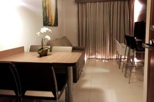 Flat com lazer completo e vista para a Serra