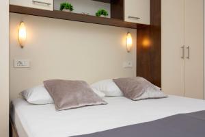 Villa Penava, private beach, pool and 7min to Trogir