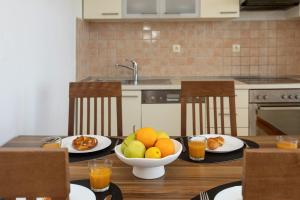 Villa Penava, private beach, pool and 7min to Trogir