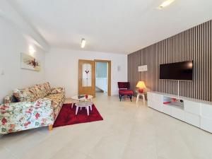 Apartment Villa Nikaroni-2 by Interhome