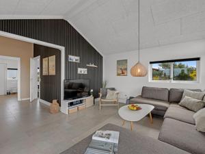 Holiday Home Niesina - from the sea by Interhome