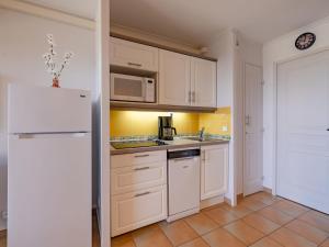 Apartment Les Rivages des Issambres-10 by Interhome