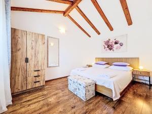 Holiday Home Tone by Interhome