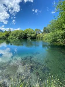 House for 4, River, Nature, Jacuzzi and Starlink