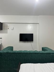 COZY STUDIO 237 GARDEN CITY THIKA ROAD ALMO STAYS Pool and gym