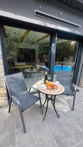Luxury apartment with garden and pool