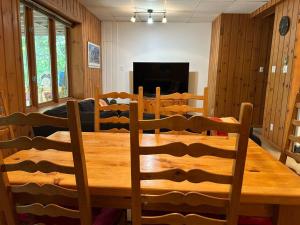 Walk to village-Cozy 2Bdrm, Trails, Forests