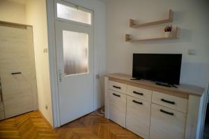 Quaint Studio With Massive Windows