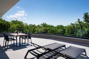 My Dalmatia - Apartment Senti with shared pool