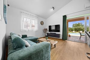 Villa Martha Sisan near Pula for 6 persons with 30 m2 private pool - 3 km from the beach
