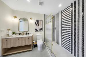 Stylish Miami Condo with Rooftop Pool & Gym